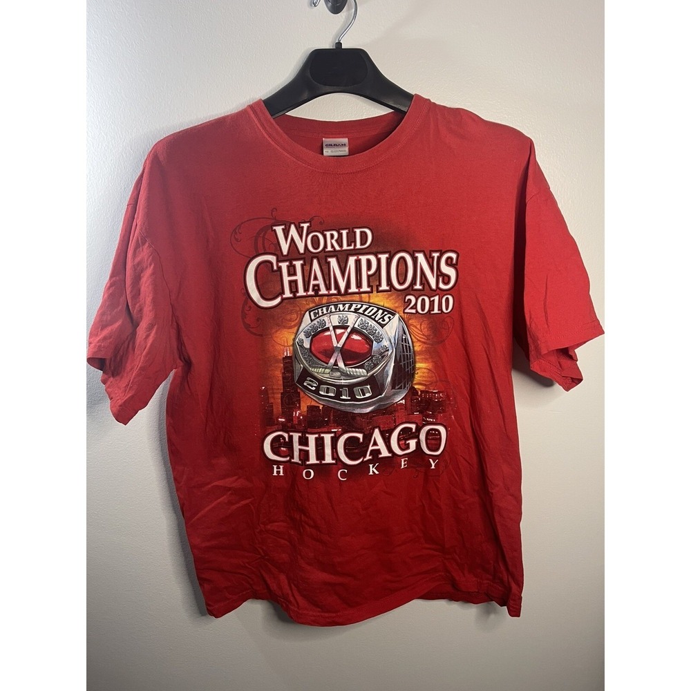Gildan Chicago Hockey World Champions 2010 Red Graphic T-Shirt Mens XL